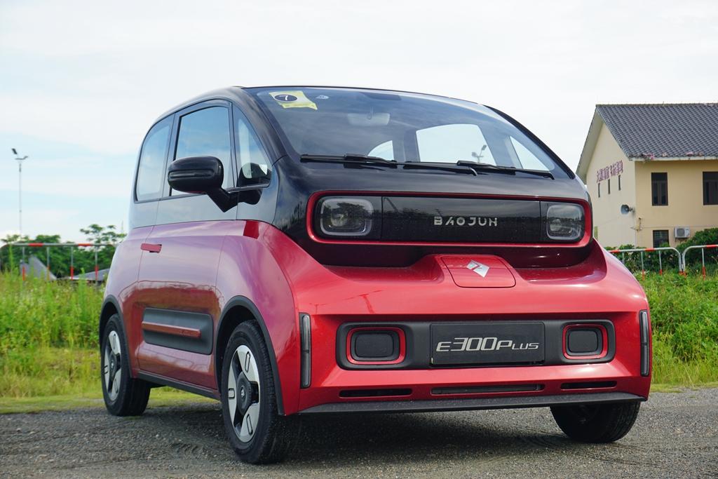 轱辘试驾|萌趣小车惹人爱,新宝骏e300 plus竟是保姆车大热之选?